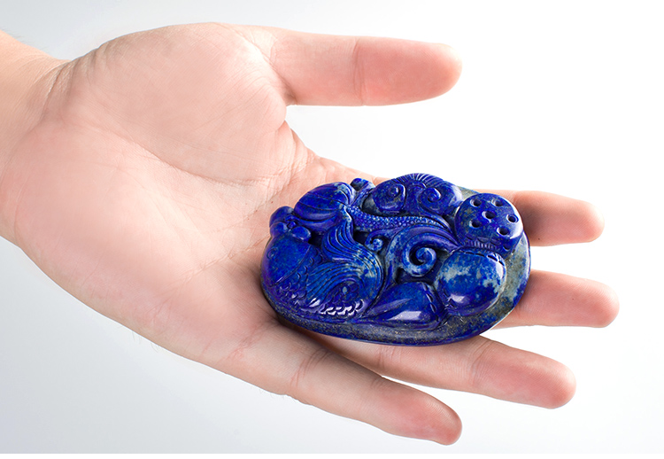 青金石鱼戏莲花手把件